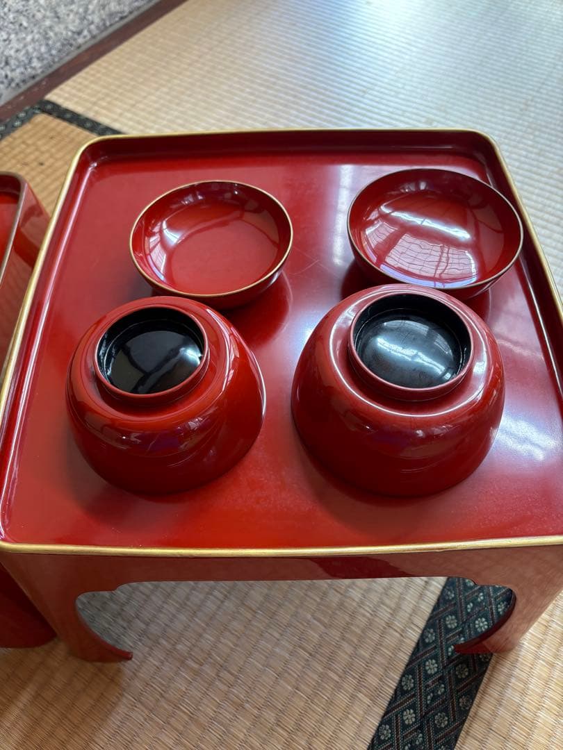 赤漆器セット 金縁付き 皿・椀・蓋付き、御膳大、中、付き - メルカリ