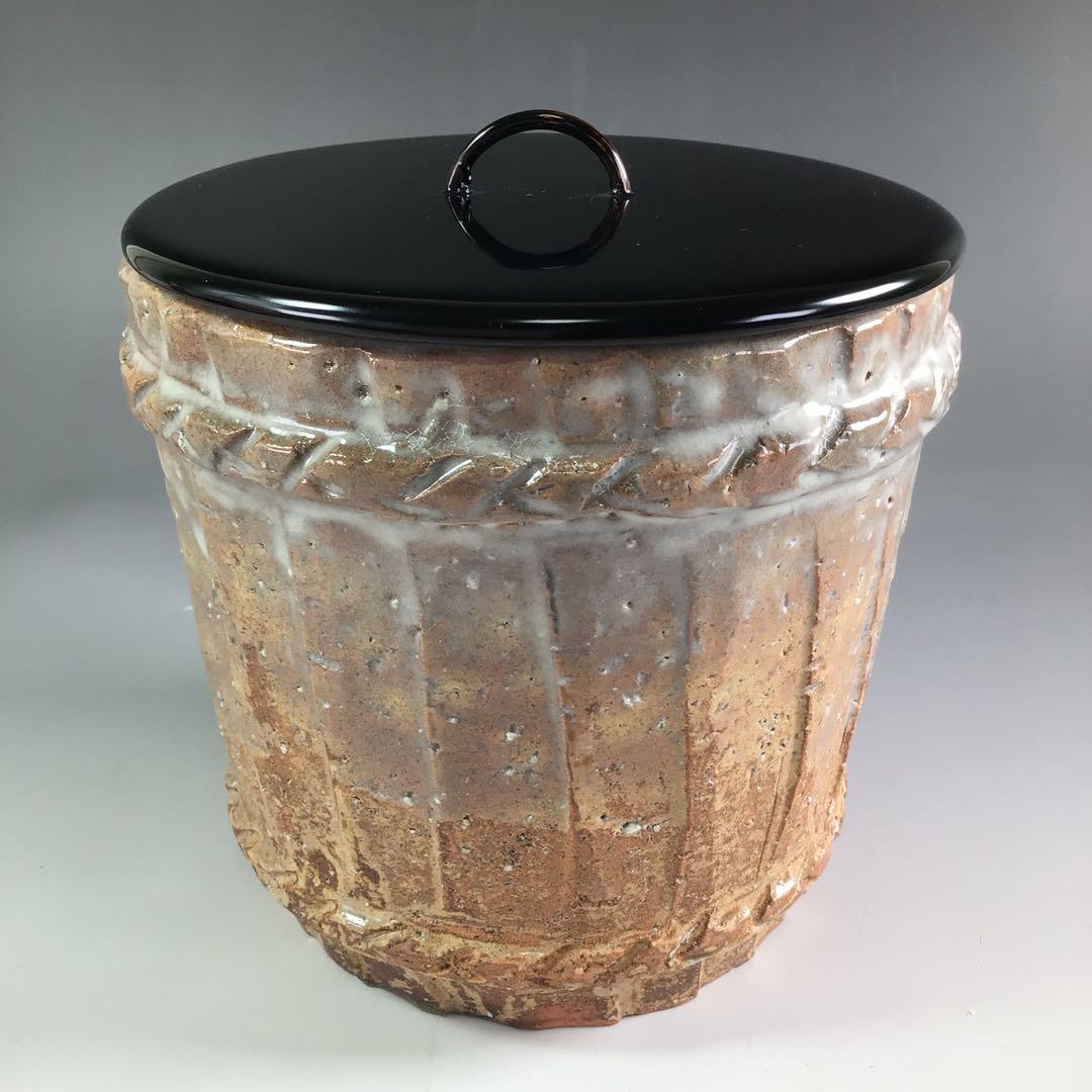 Ｒ６６　水指　『萩焼』『蓮光山　守繁栄徹造』『樽形水指』　共箱　茶道具