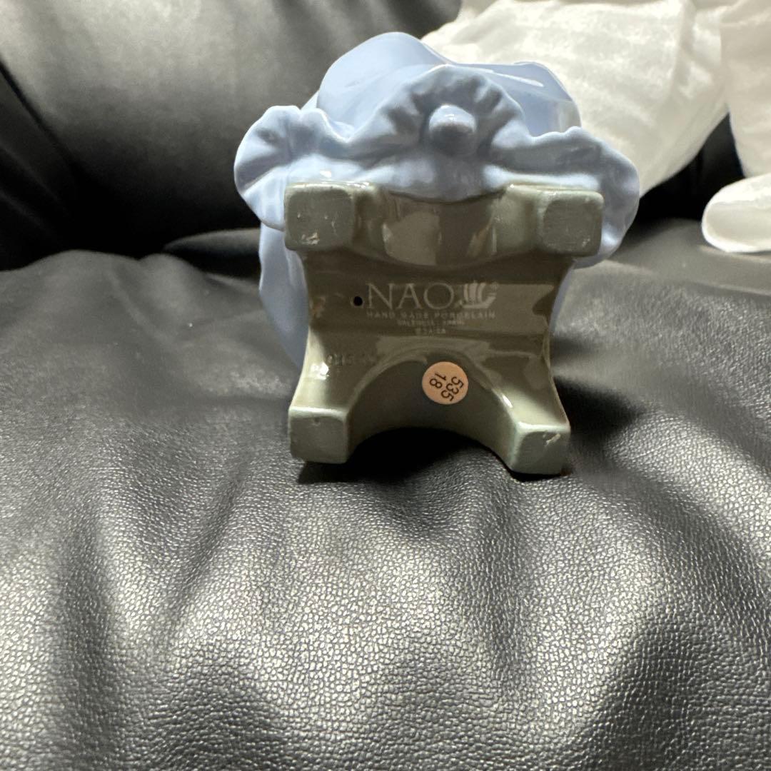 陶器製少女と犬のフィギュア