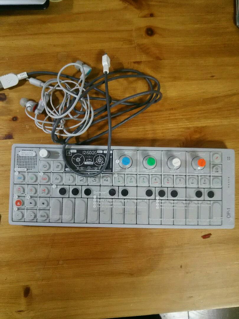 teenage engineering op-1 シンセサイザー OP-1 シンセサイザー