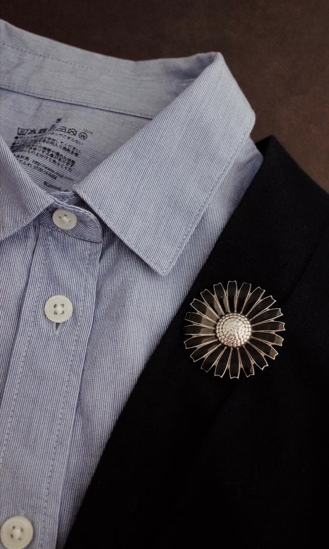 デンマーク◇デイジーフラワーシルバーブローチ◇ブラックエナメル