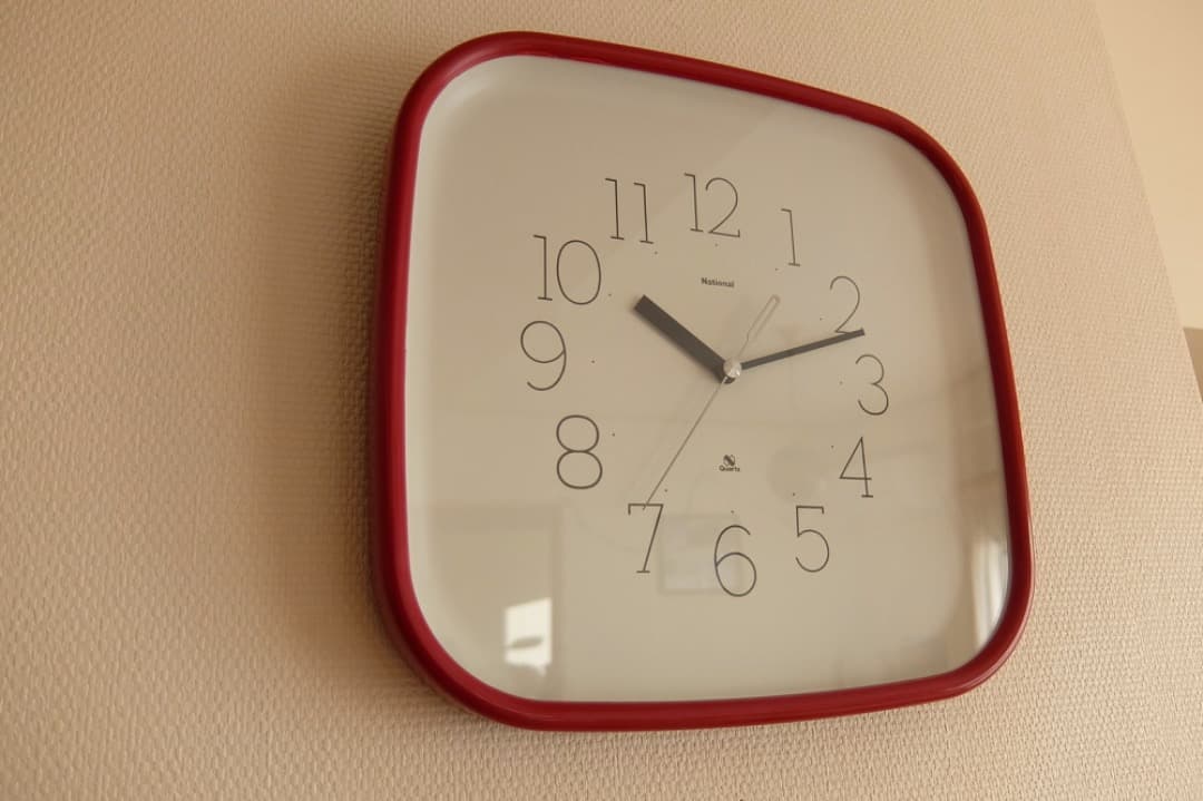 【美品】70’sナショナルクロック 掛時計 鮮烈レッドのラウンデッドレクタングル