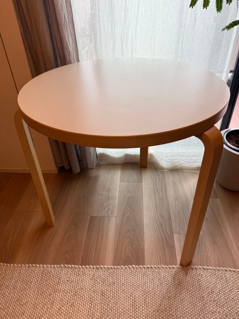 専用　Artek 90B ラウンドテーブル　ホワイトラミネート