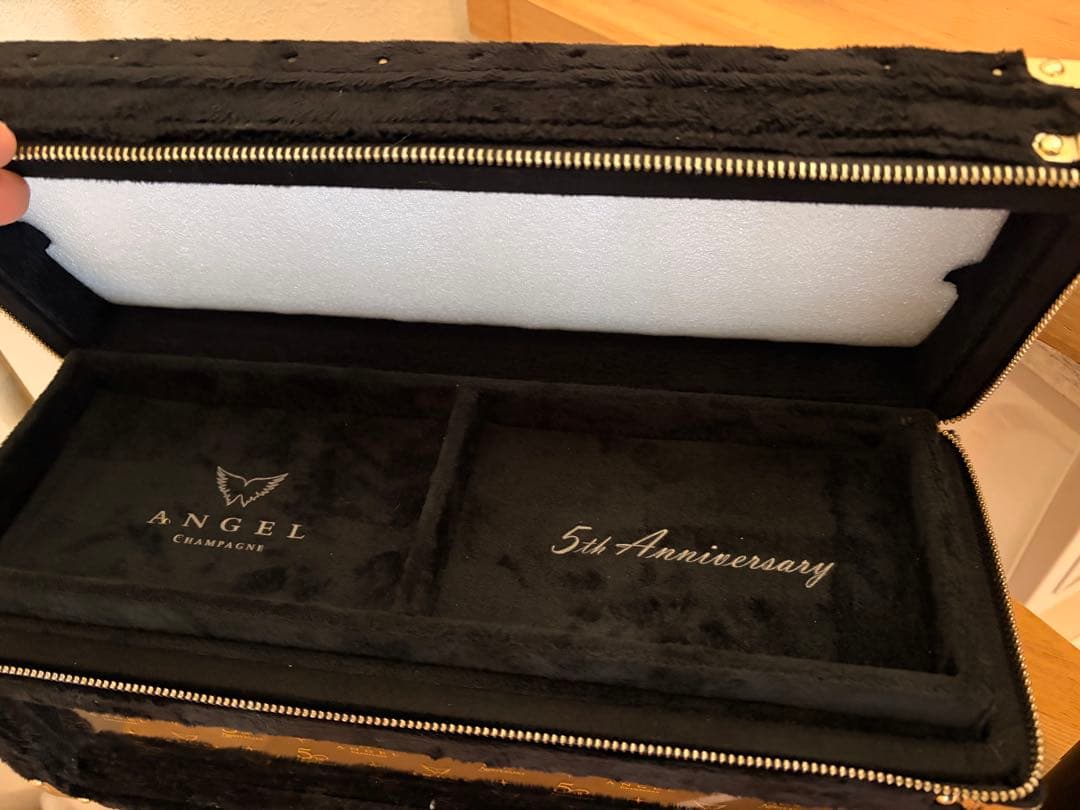 エンジェル シャンパン 5周年記念 ファージップタイプケース - メルカリ