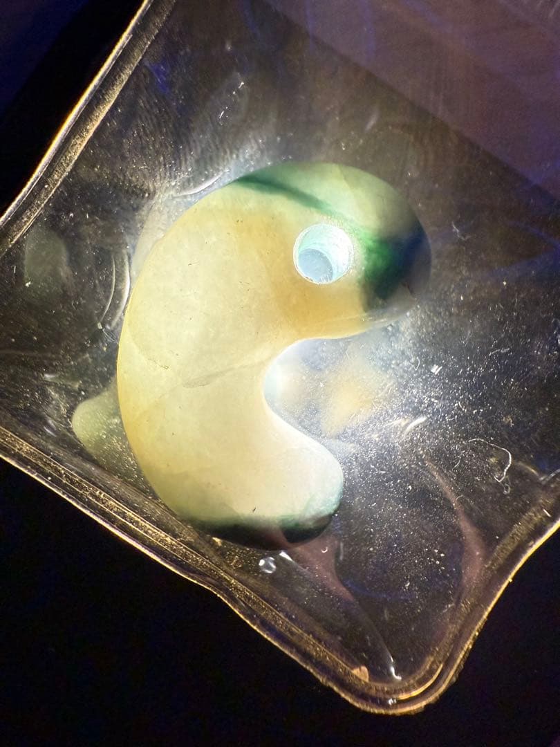 糸魚川産‼️ 濃緑色翡翠勾玉の最高峰‼️ 圧砕勾玉‼️高級‼️11.2g‼️破格出品‼️