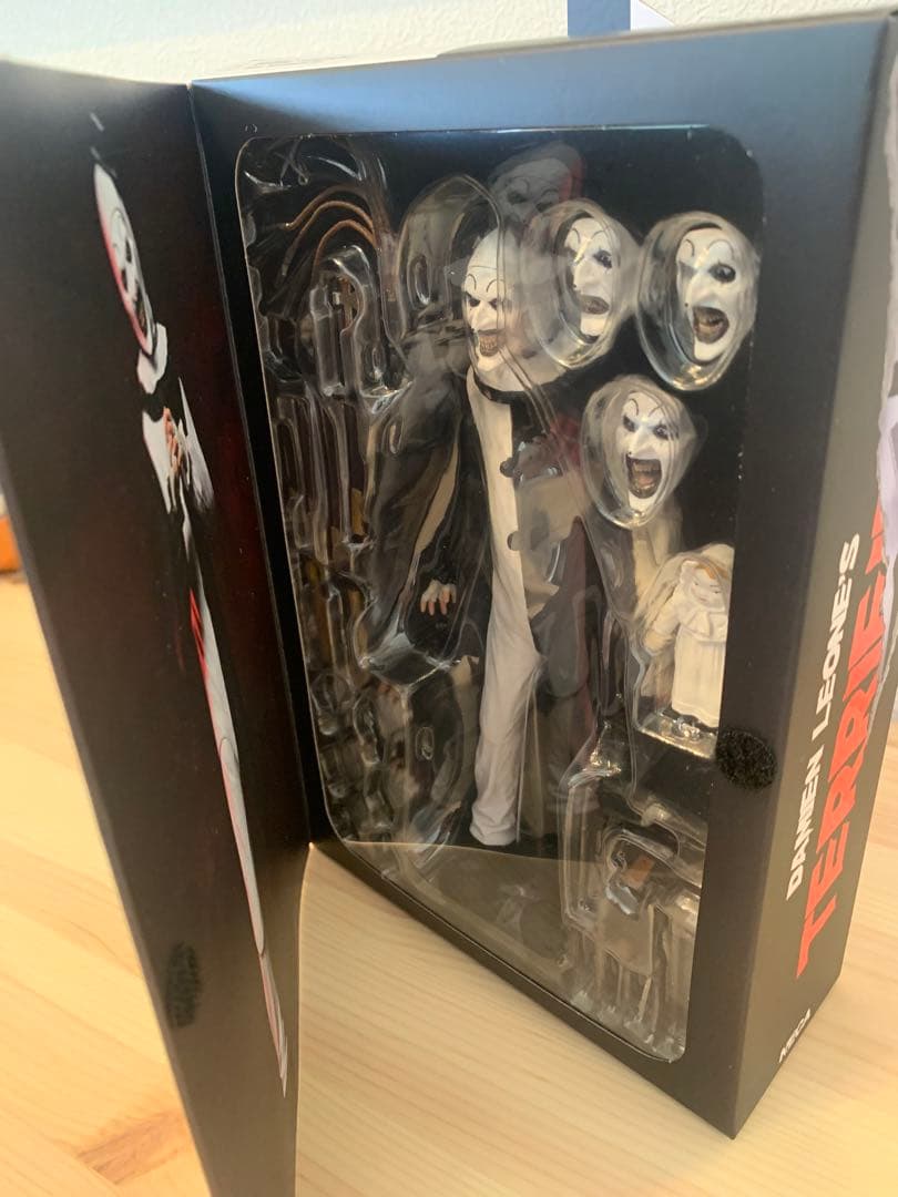 NECA 【テリファー】アート・ザ・クラウン　フィギュア