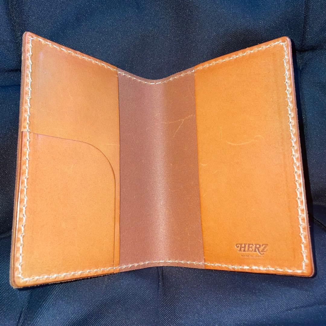 HERZ ヘルツ パスポートカバー - メルカリ