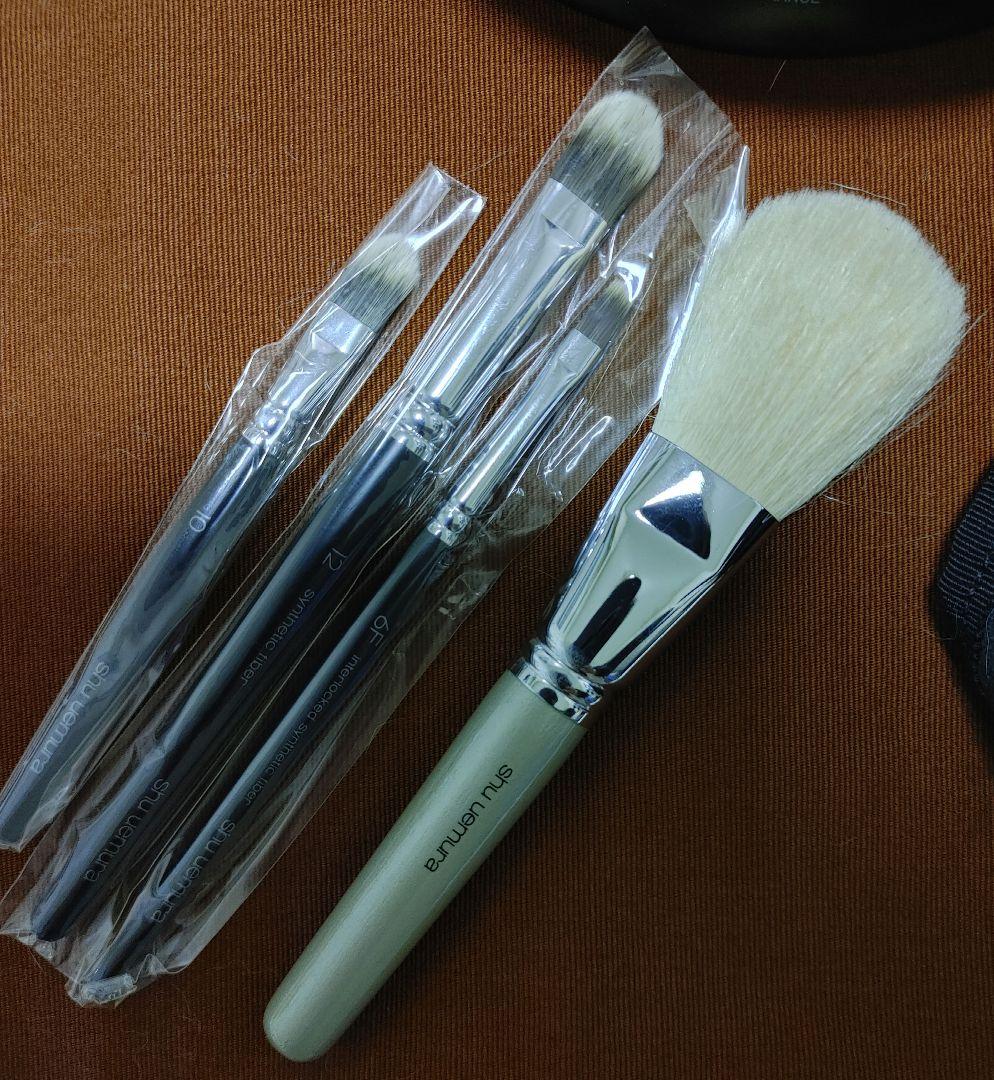 お値下げ　shu uemuraブラシたて