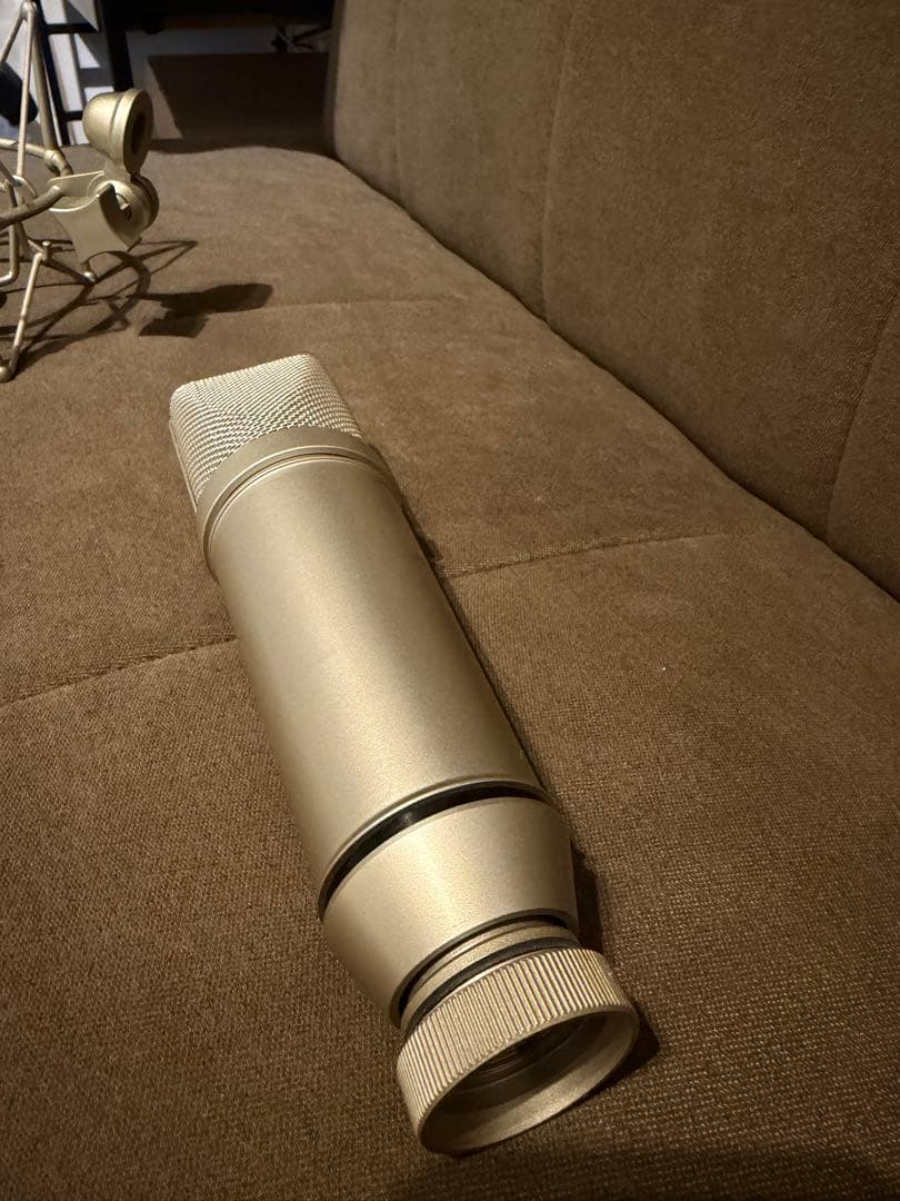 Neumann U87 (ビンテージ) クローン