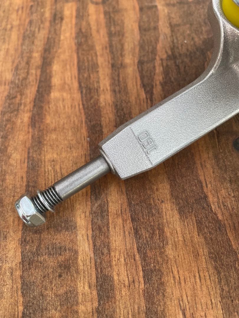 スケートボード　スケボー　トラック　LURPIV TRUCK ラーピヴ