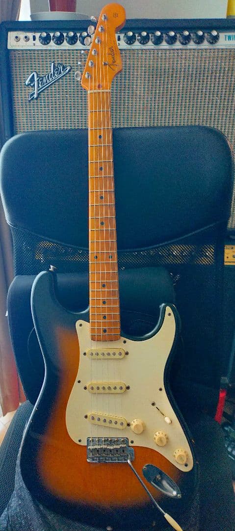 【ビンテージ】Fender Japan ST57-115JV83年