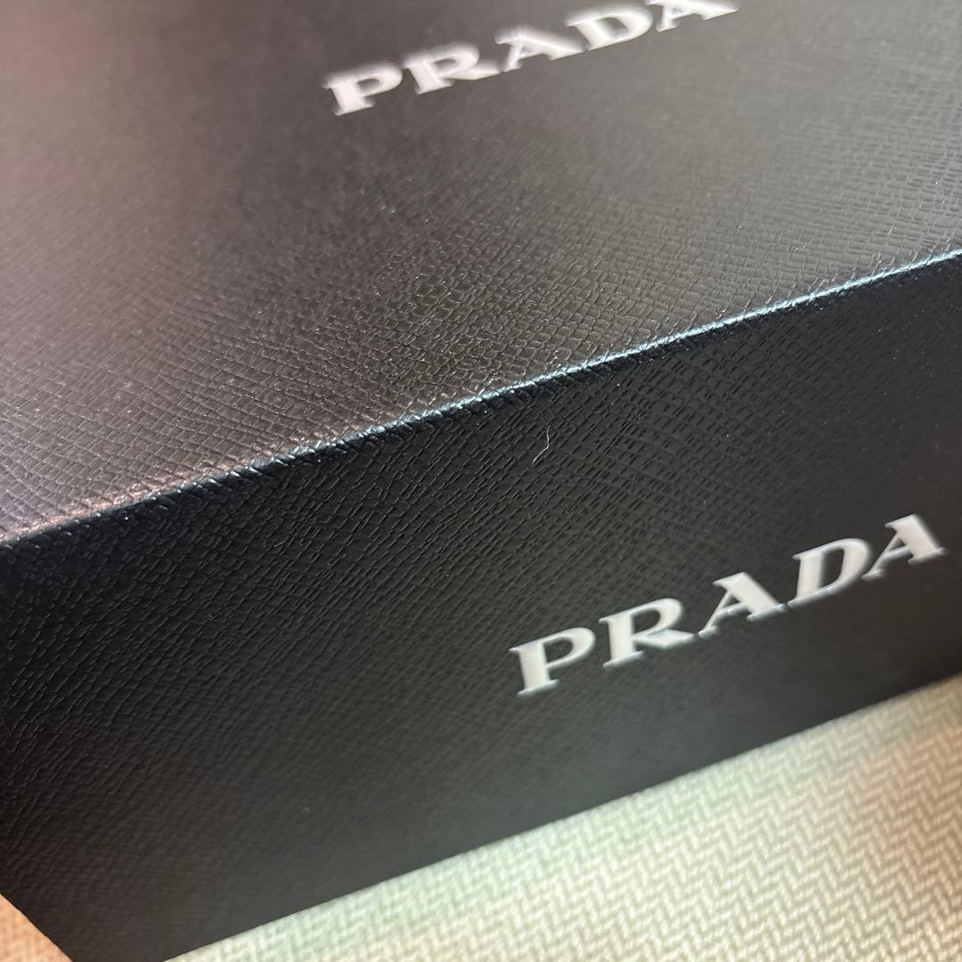 未開封プラダリヴィールメッシュクッションファンデーションLC5限定パケ