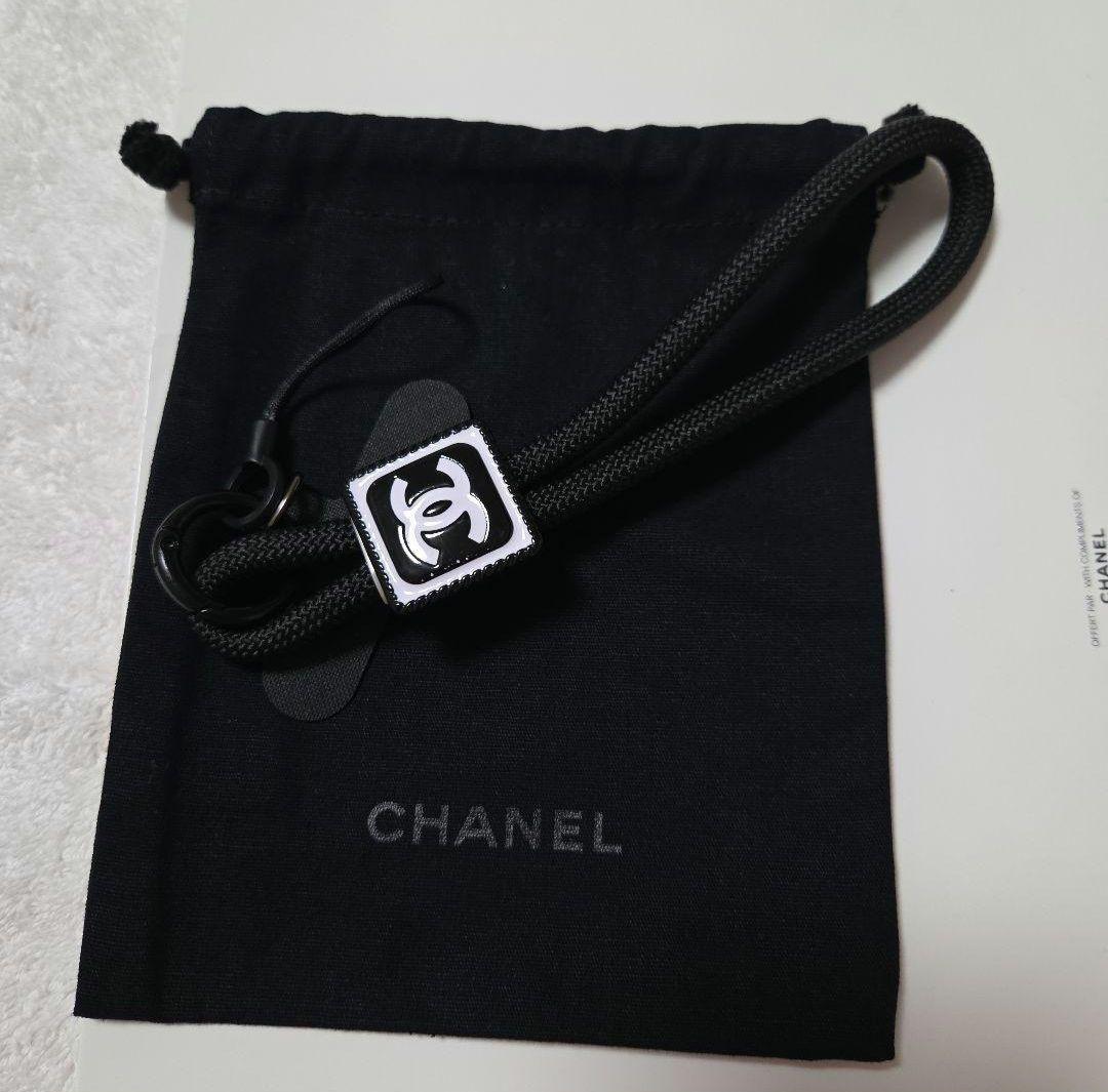 新品未使用ノベルティシャネルCHANEL黒ナイロン携帯ストラップログ入