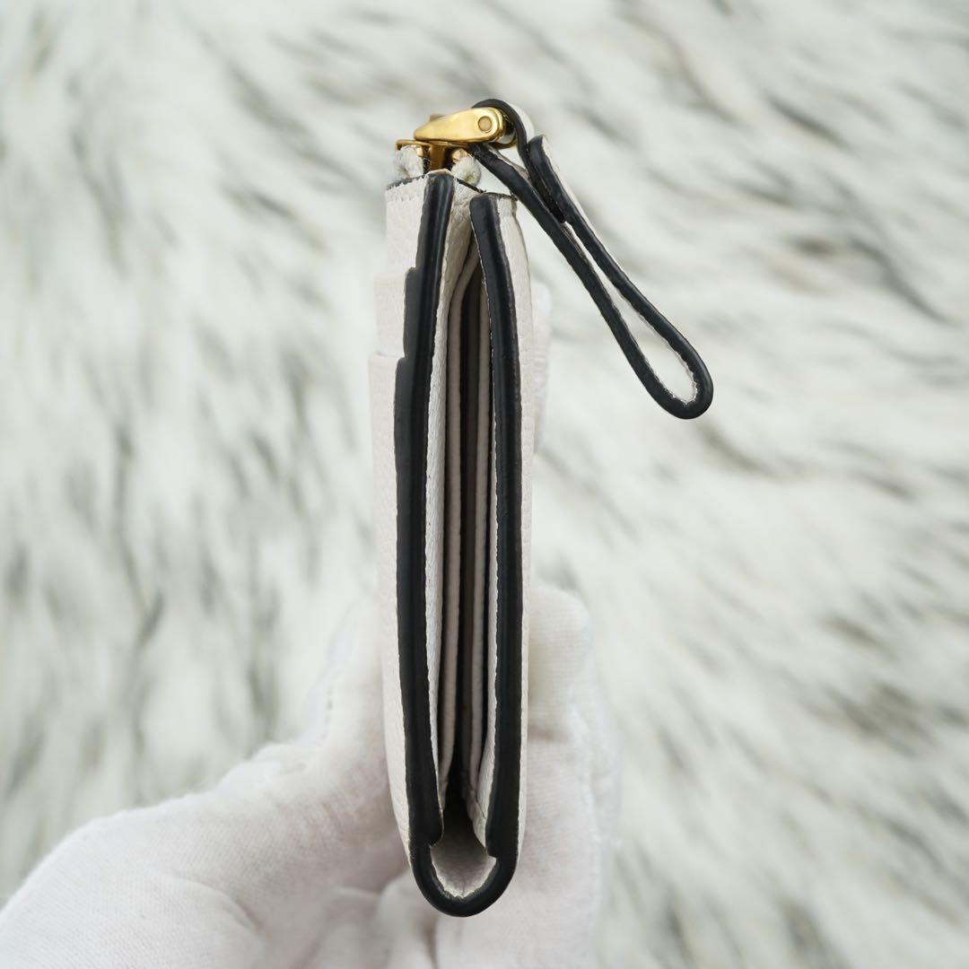 極美品　Valentino Garavani 二つ折り財布　ロゴグラム　ホワイト