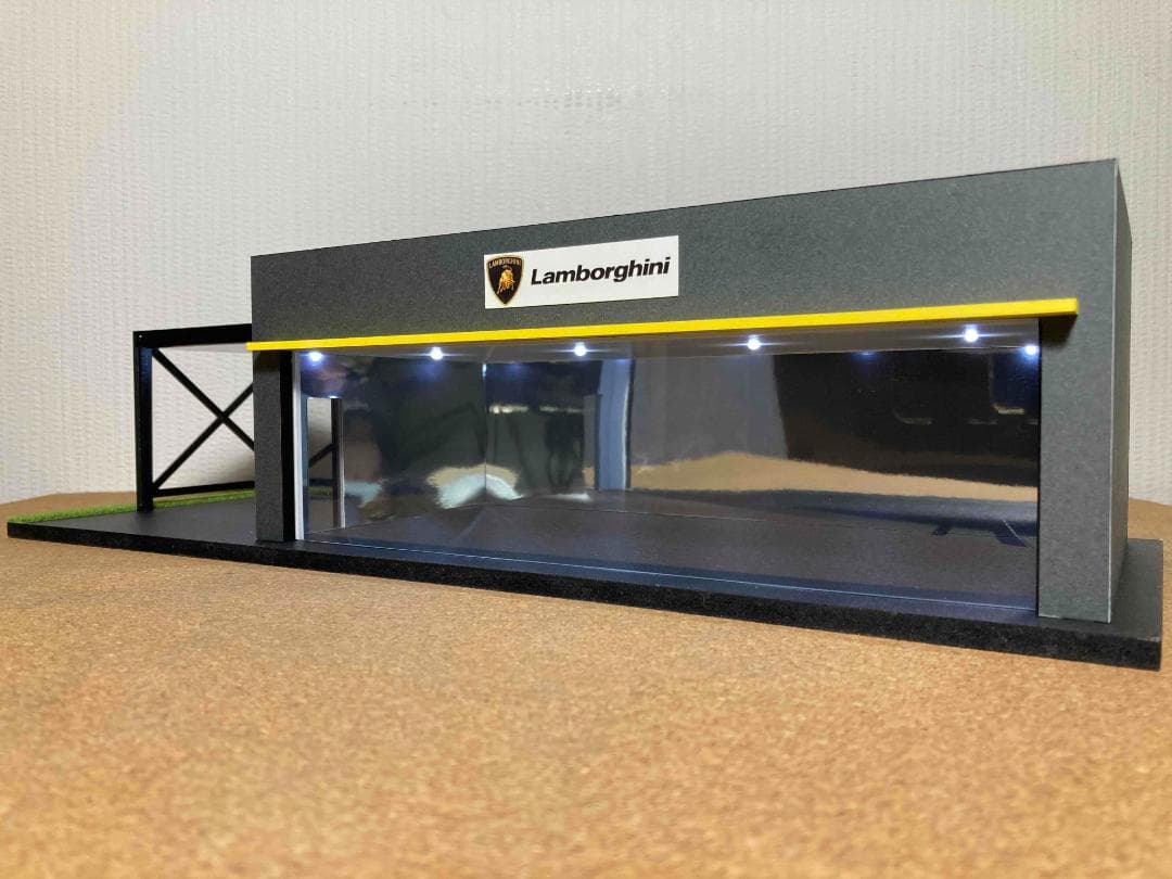 ミニカー用ジオラマ：1/43 ショールーム＆ガレージⅢ（ダークグレー