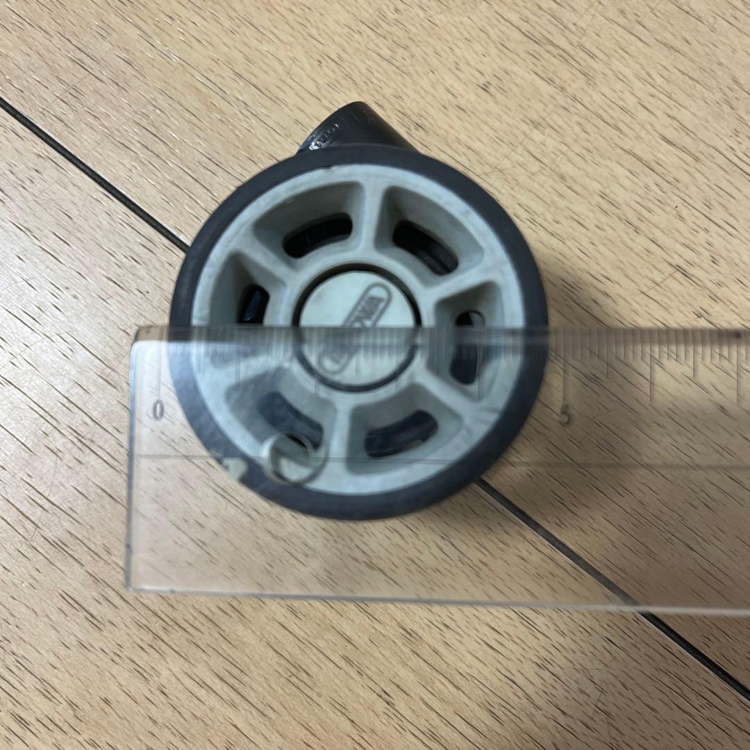 リモワスーツケース用キャスター4個セット(1個は半分壊れています