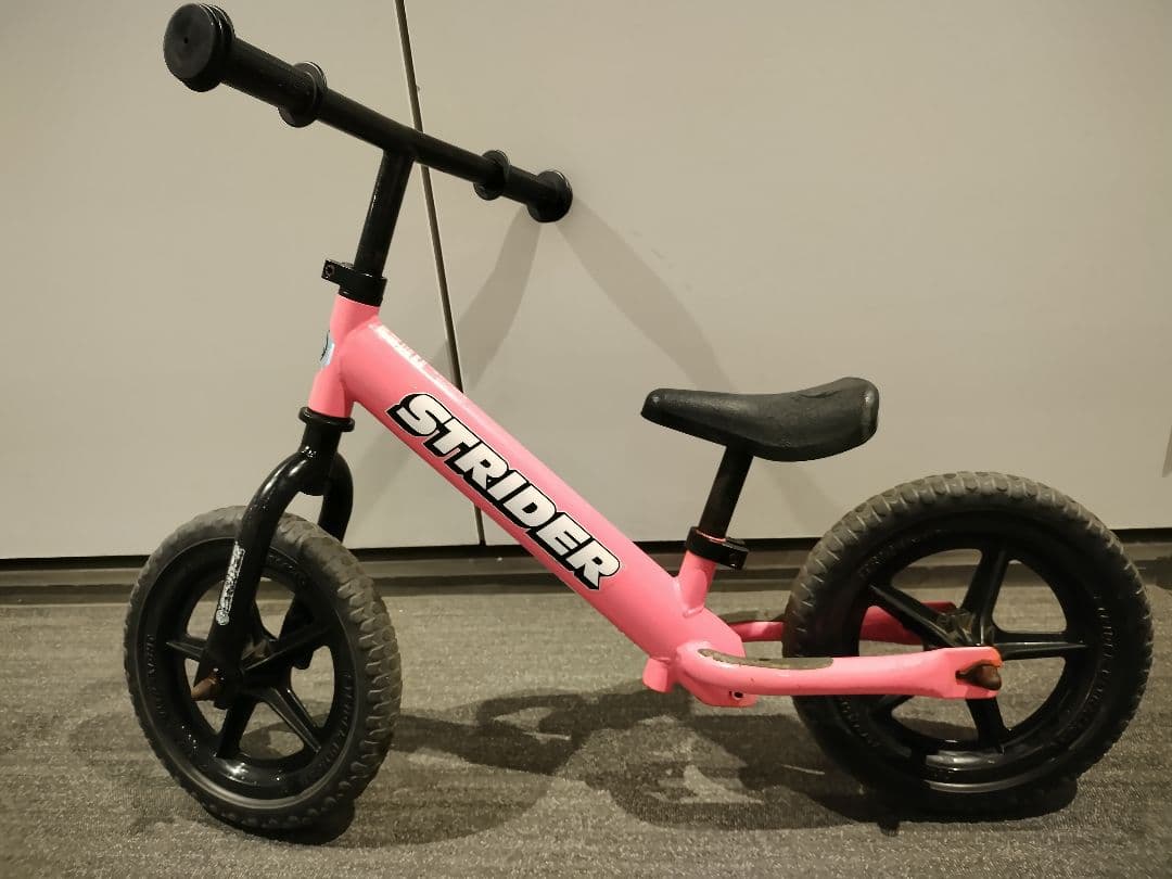 STRIDER クラシック ピンク バランスバイク 12インチ - メルカリ