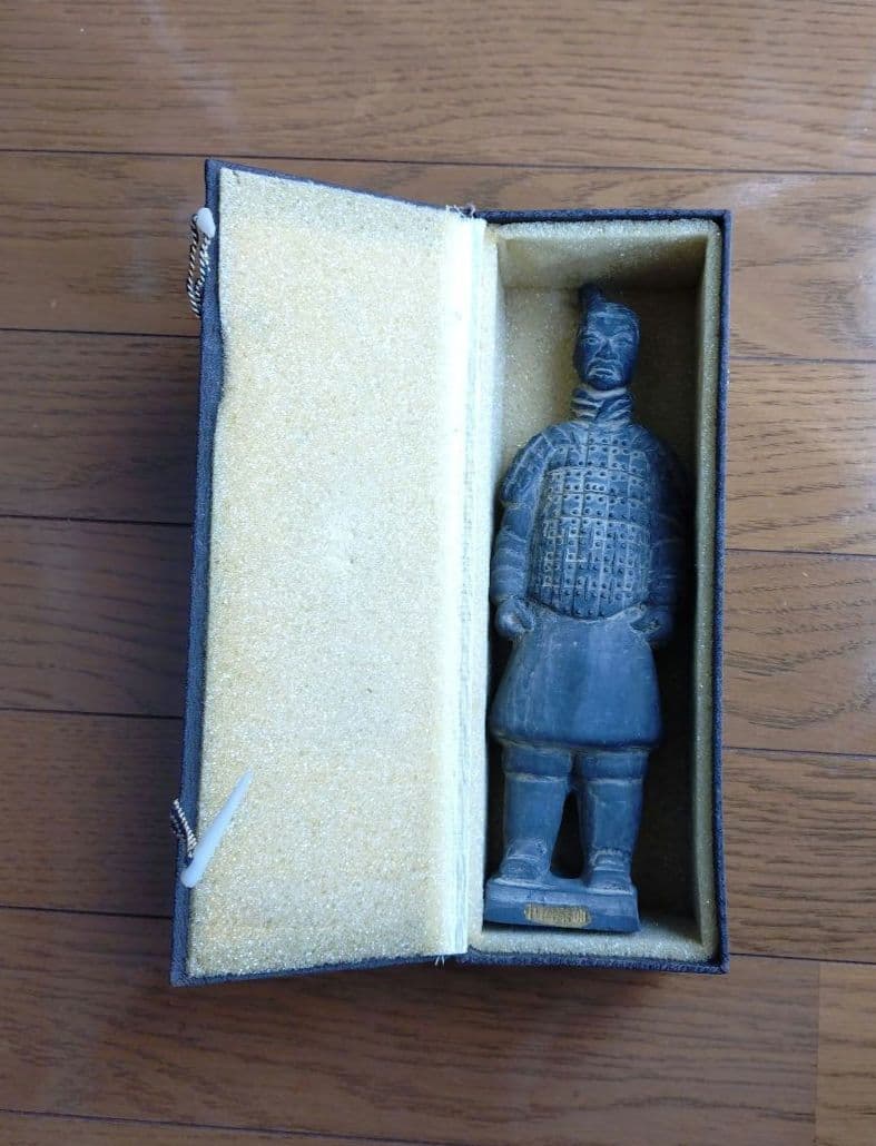 兵馬俑　レプリカ　ケース付き 兵馬俑レプリカ置物 - メルカリ