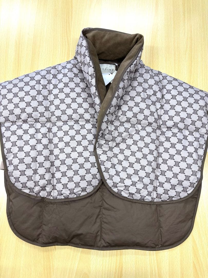 タグ付き未使用✨️CELINE セリーヌ トリオンフ総柄 ダウンベスト 羽毛肩当て