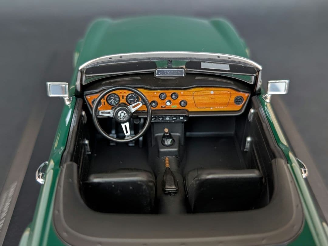 ミニチャンプス 1/18 TRIUMPH TR6 1969 ダークグリーン - メルカリ