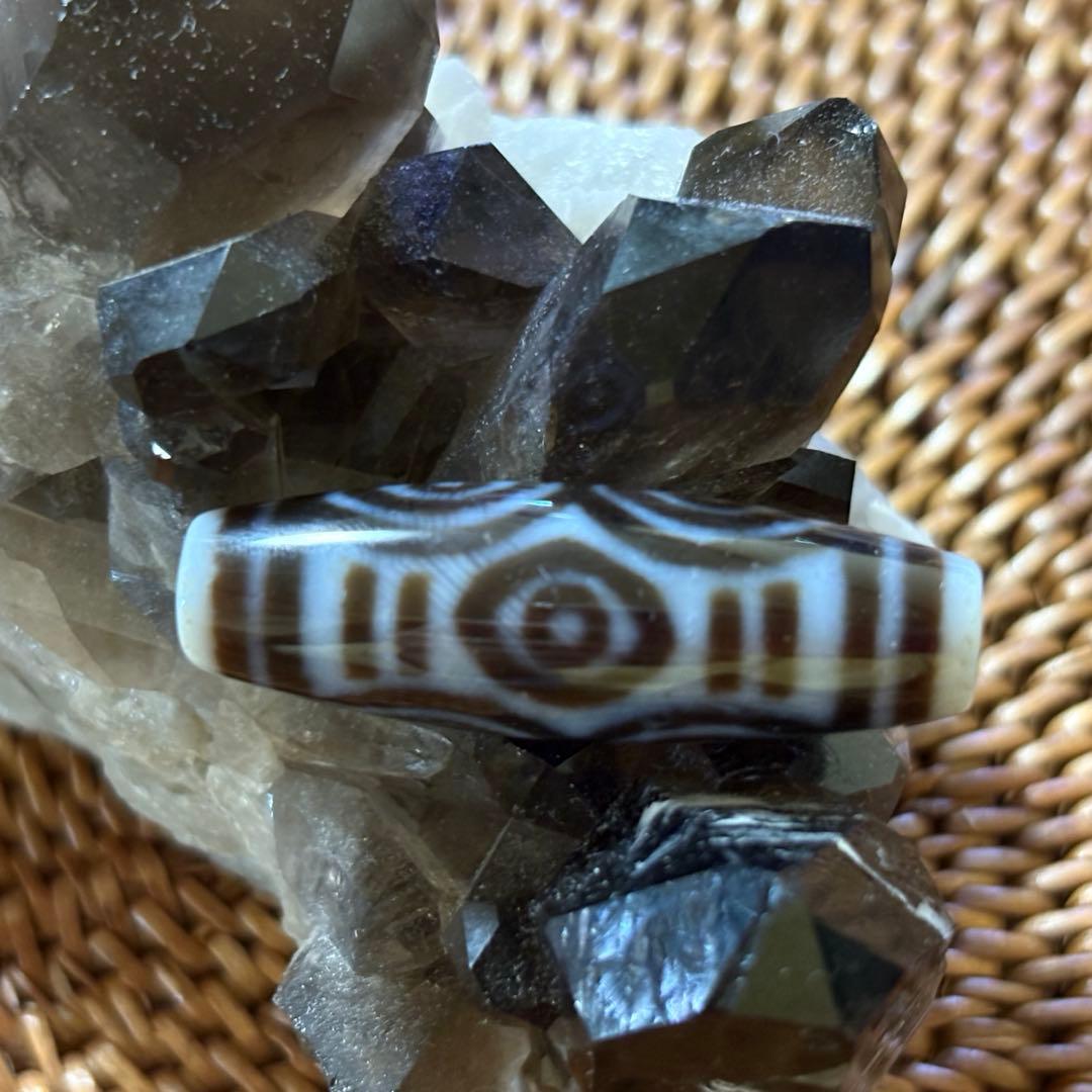 希少✩.*˚白ベース 龍眼天珠(*´˘`*)