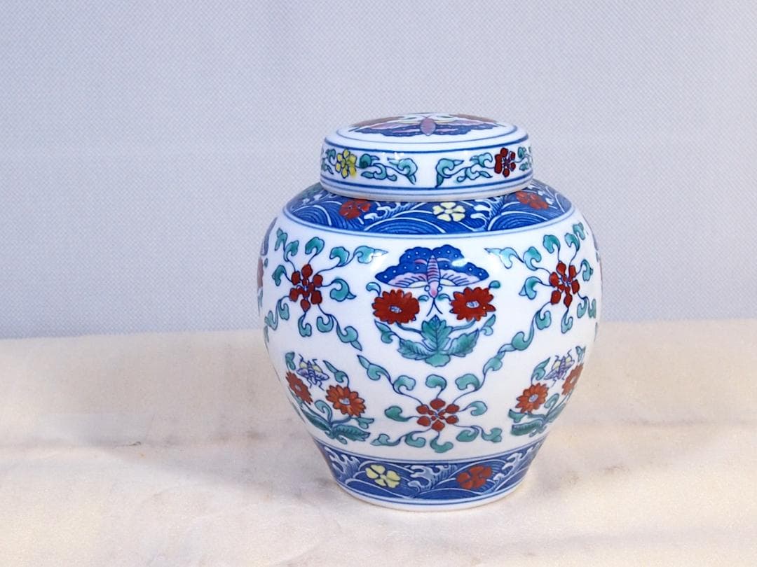 美品】中国 大明成化年製 景徳鎮 花蝶文 茶壺 蓋物/ツボ/つぼ 磁器