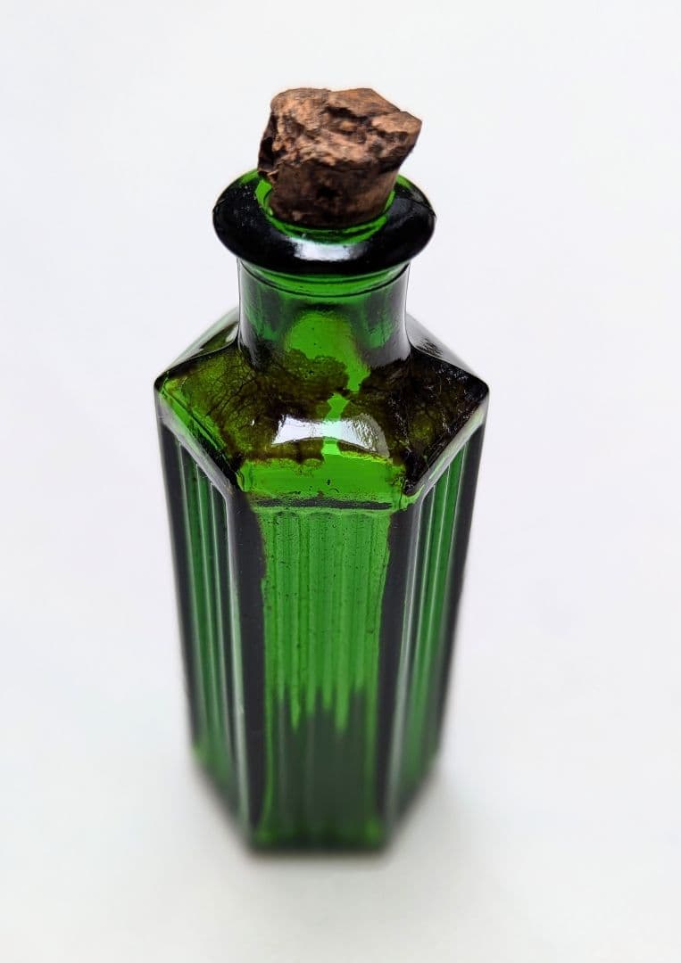 イギリスアンティーク 19世紀六角薬瓶ガラスメディスンボトル グリーン