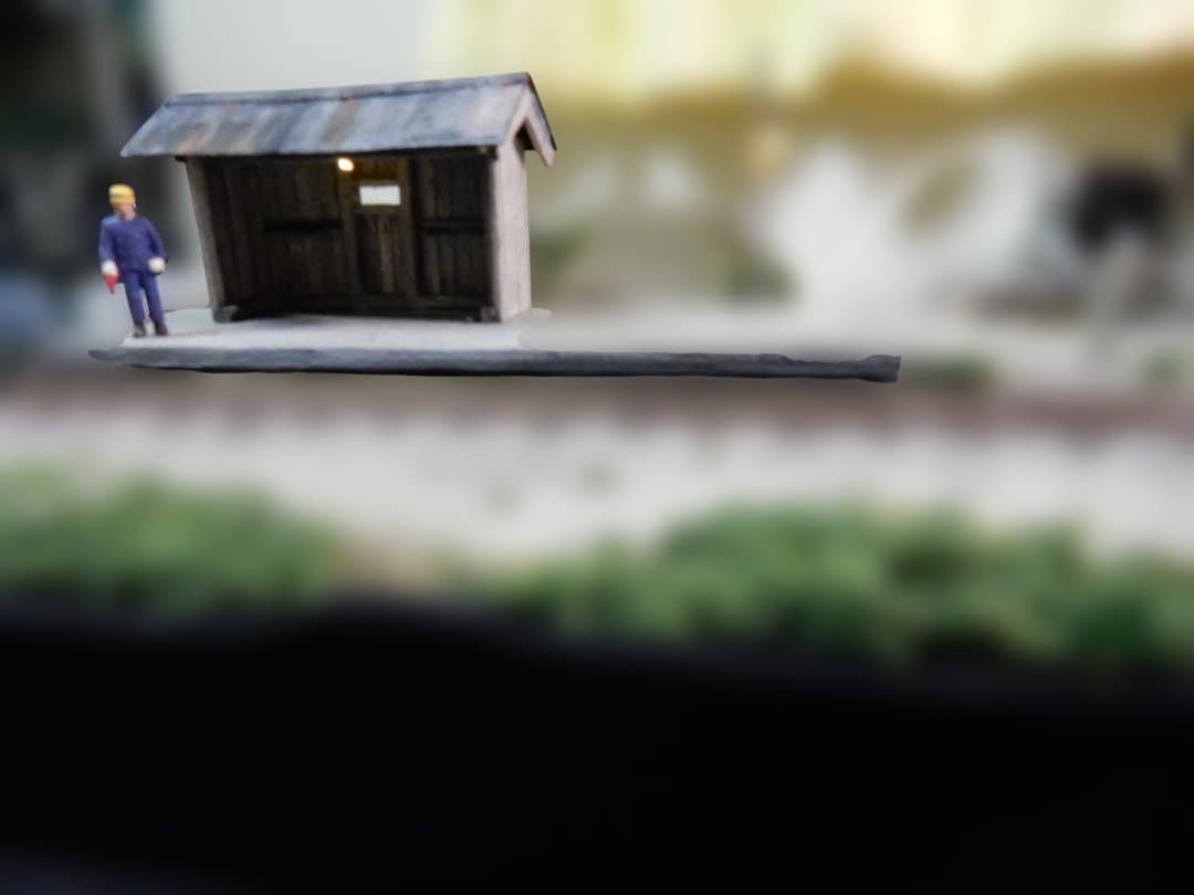 HOe（ナローゲージ）の 鉄道ジオラマ ホーム待合所、橋付き