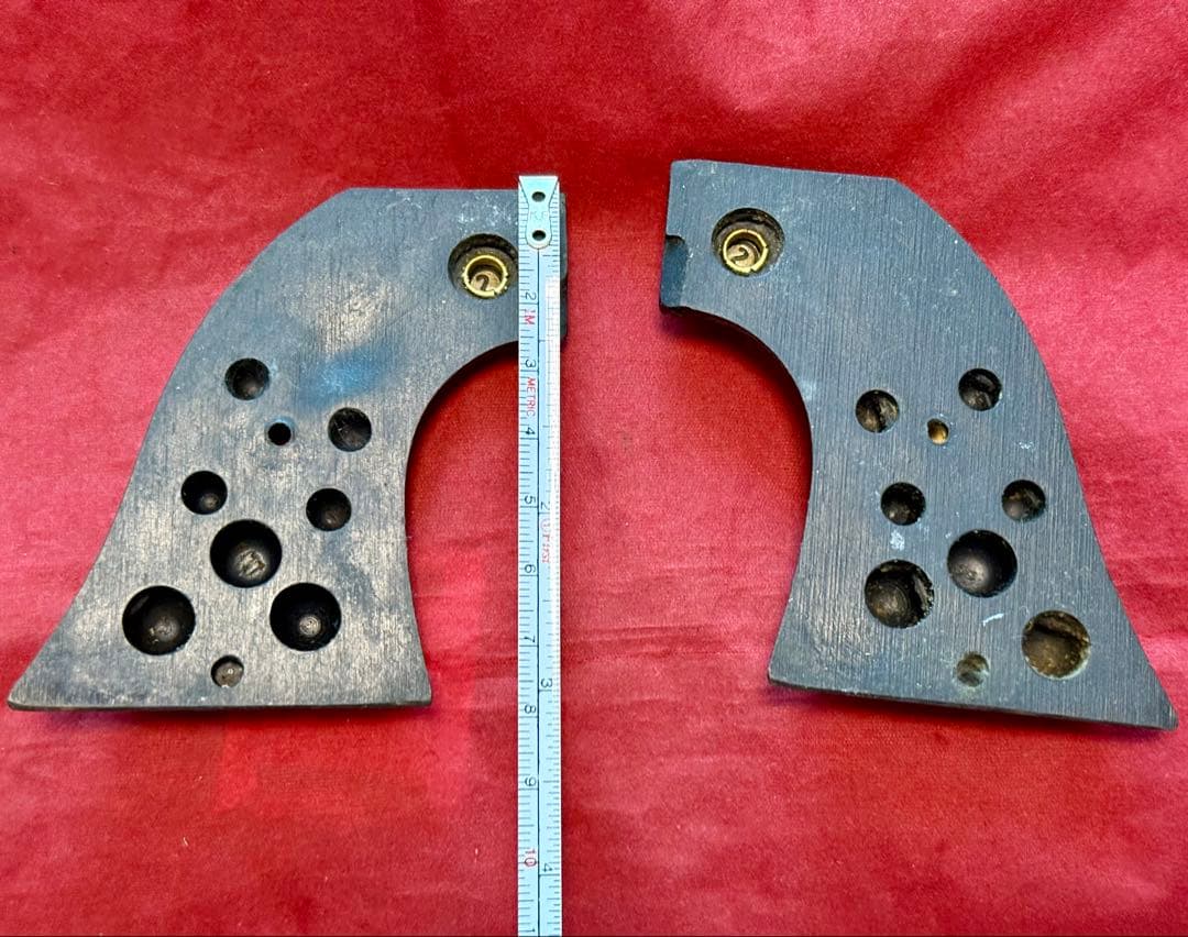コマンチ 木製グリップ コルト/ ルガー 互換？