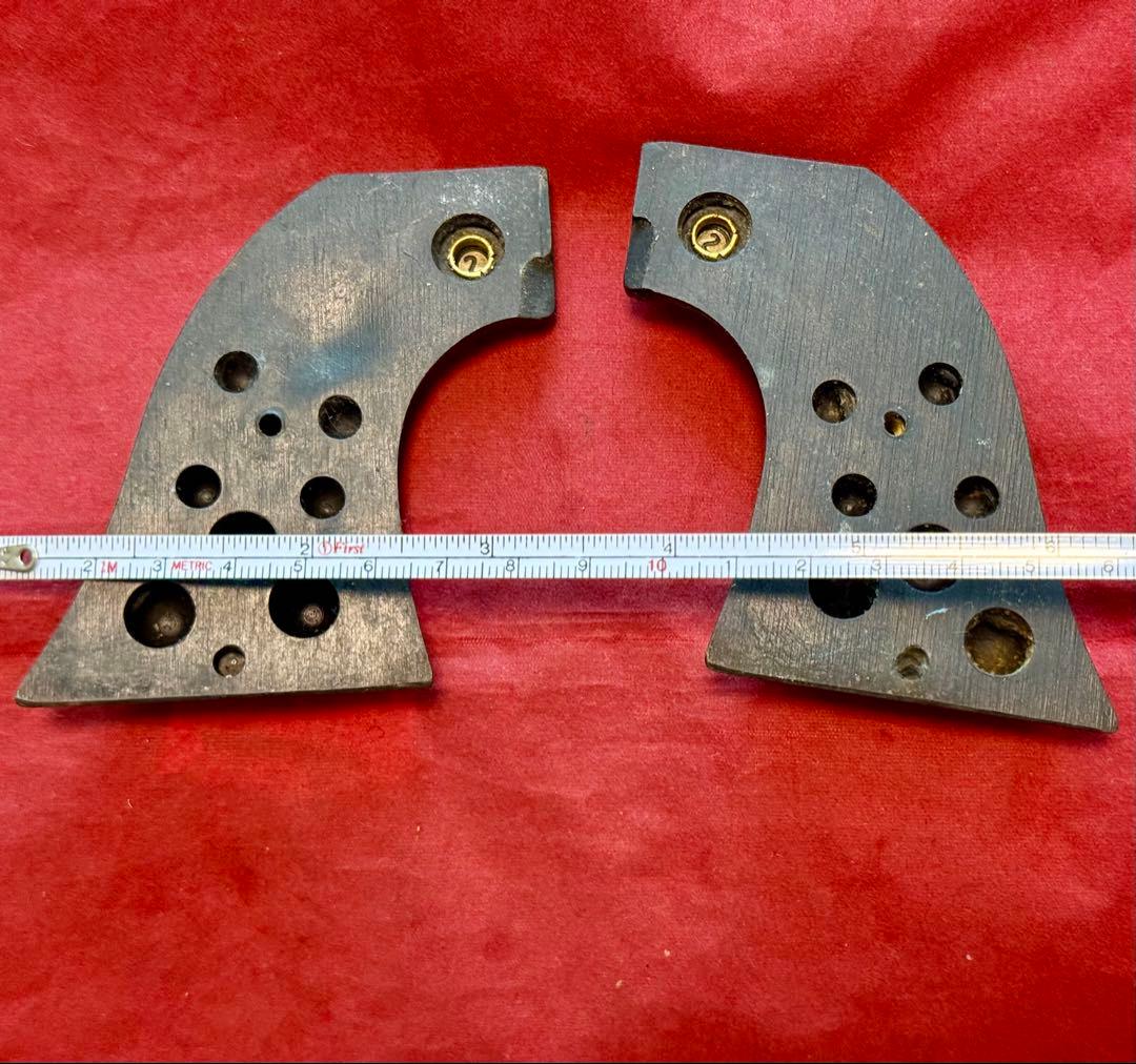 コマンチ 木製グリップ コルト/ ルガー 互換？