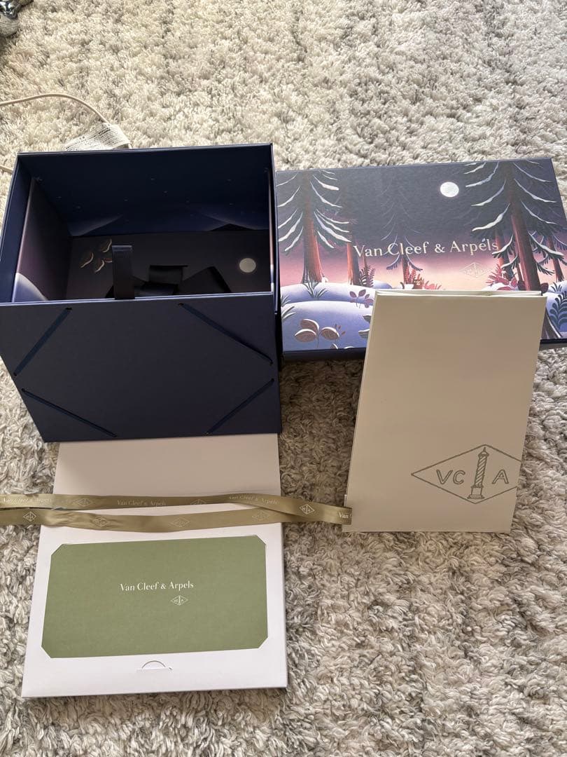 Van Cleef & Arpels ギフトボックス - メルカリ