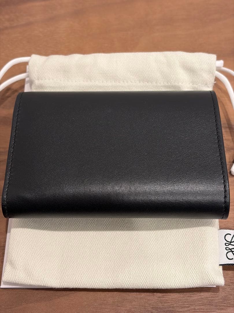 LOEWE ロエベ ペブル バーティカル ウォレット スモール ほぼ未使用品