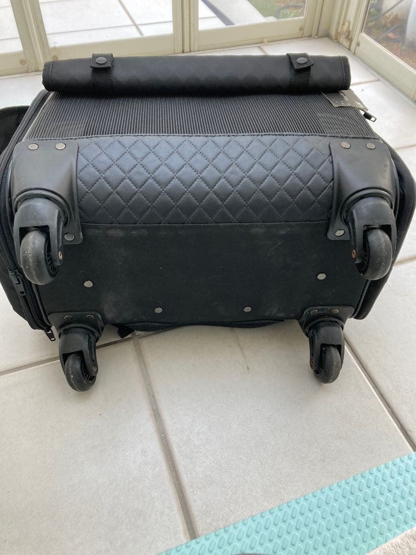 タグ付き新品 犬の黒いキルティングキャリーバッグ