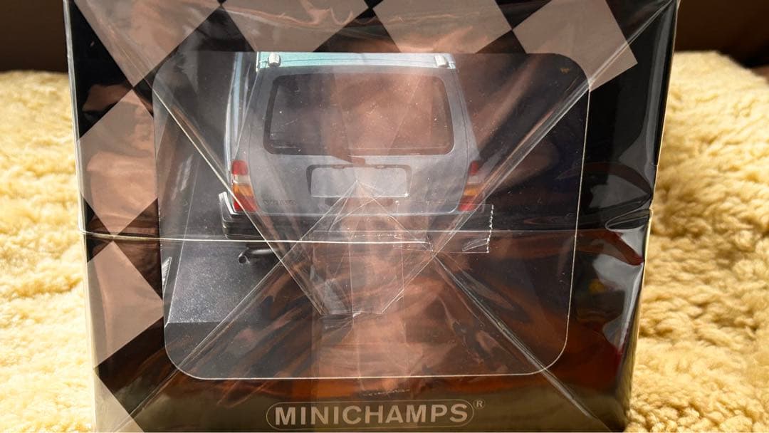 ミニチャンプス 1/18 ボルボ 240 GLブレーク1986 ブルーメタリック