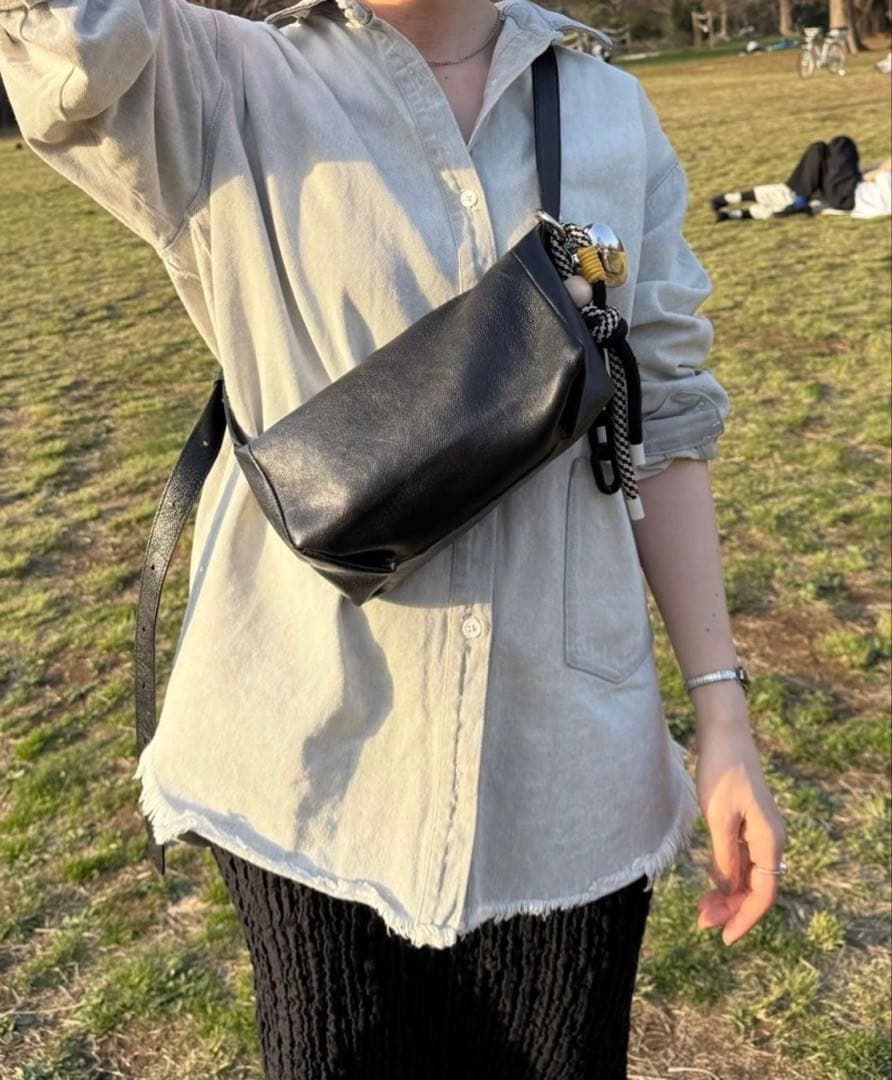 イア　パピヨネ　ear PAPILLONNER 本革　ボックスショルダーバッグ