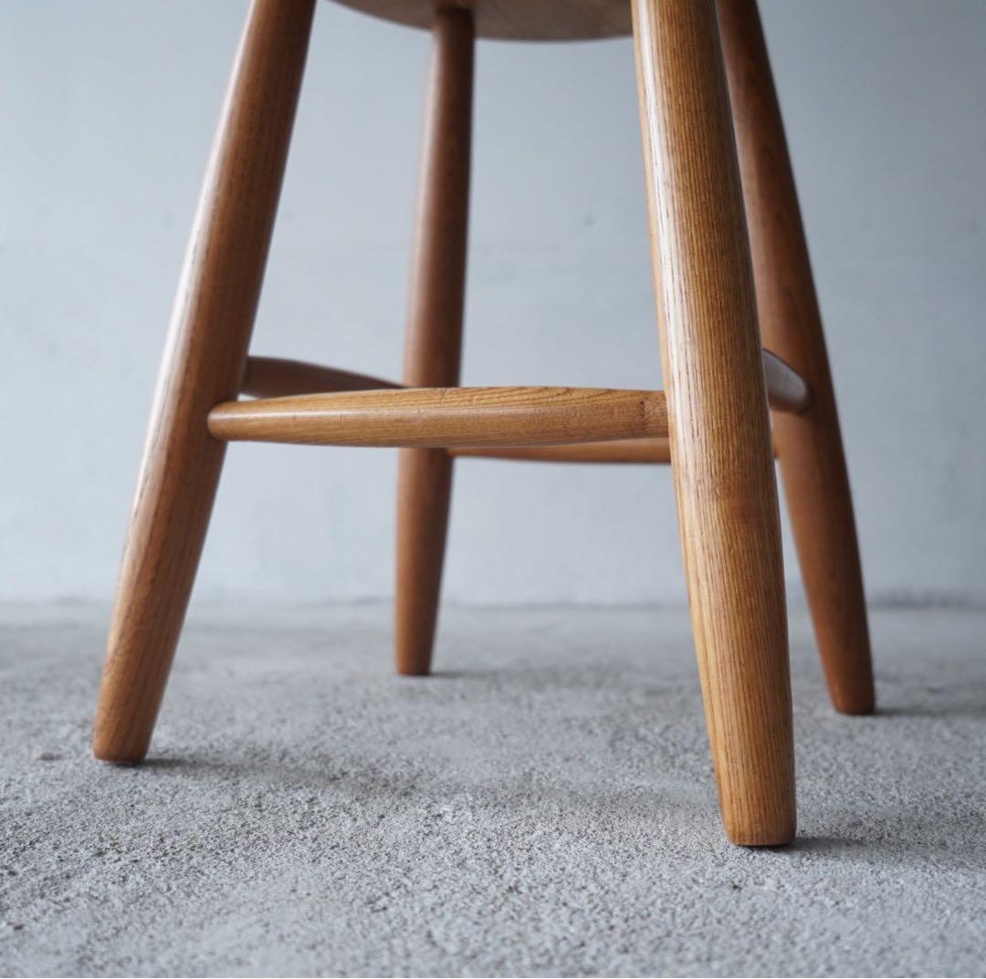 丸座面のスツール