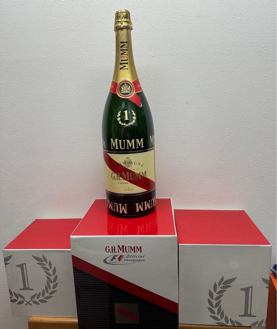 シャンパーニュ・マム・F1・3L・ダミーボトル＆マムグッズ6点盛り 0103004003890i.jpg