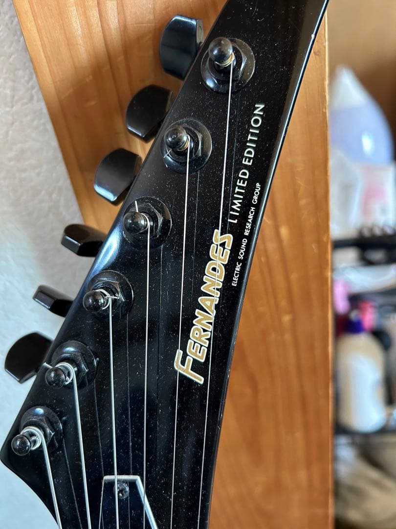 ブラック エレキギター フェルナンデス、状態良い