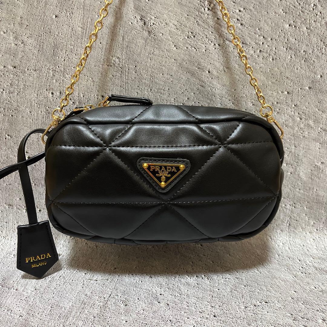 PRADA ブラック ショルダーバッグ キルティング