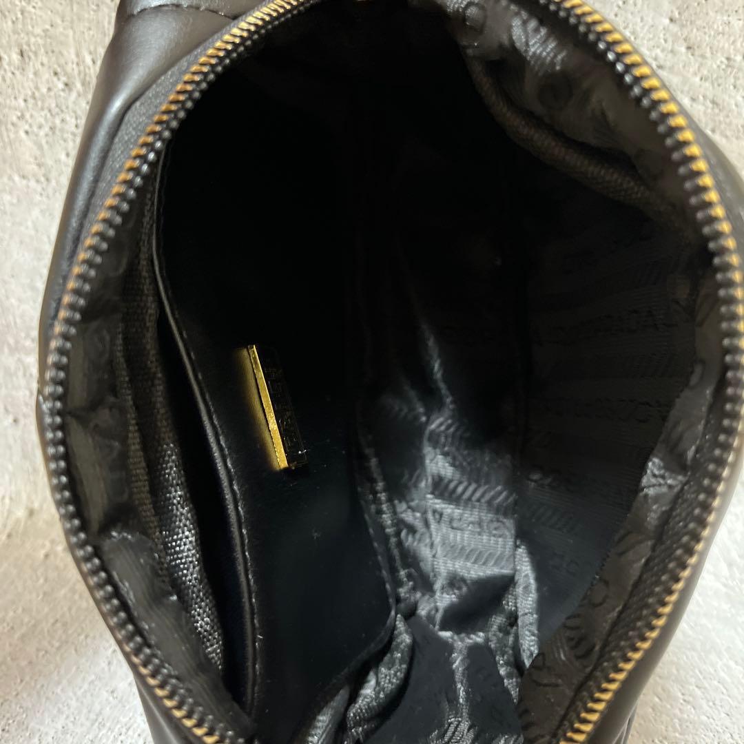 PRADA ブラック ショルダーバッグ キルティング