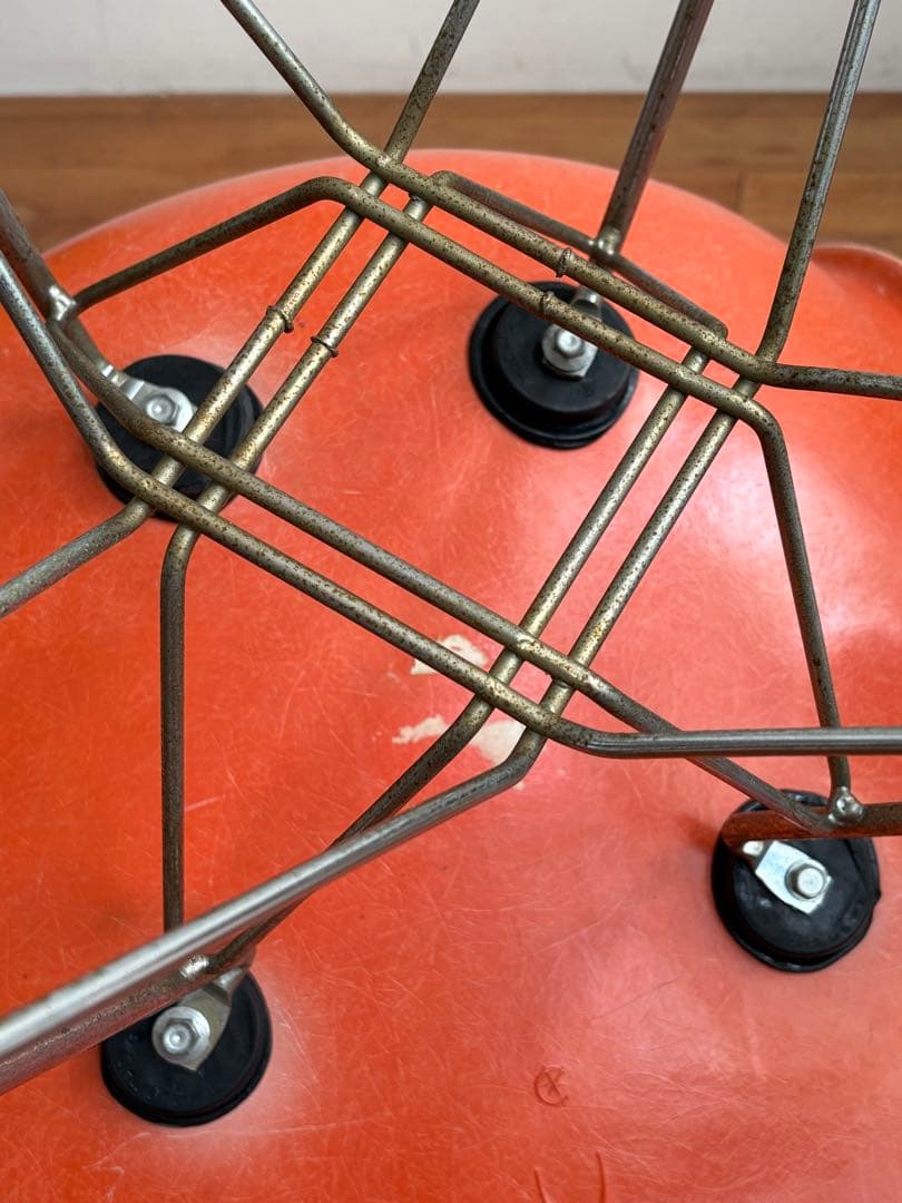 ハーマンミラーシェルチェアエッフェルベースオレンジ年代不明ファイバー