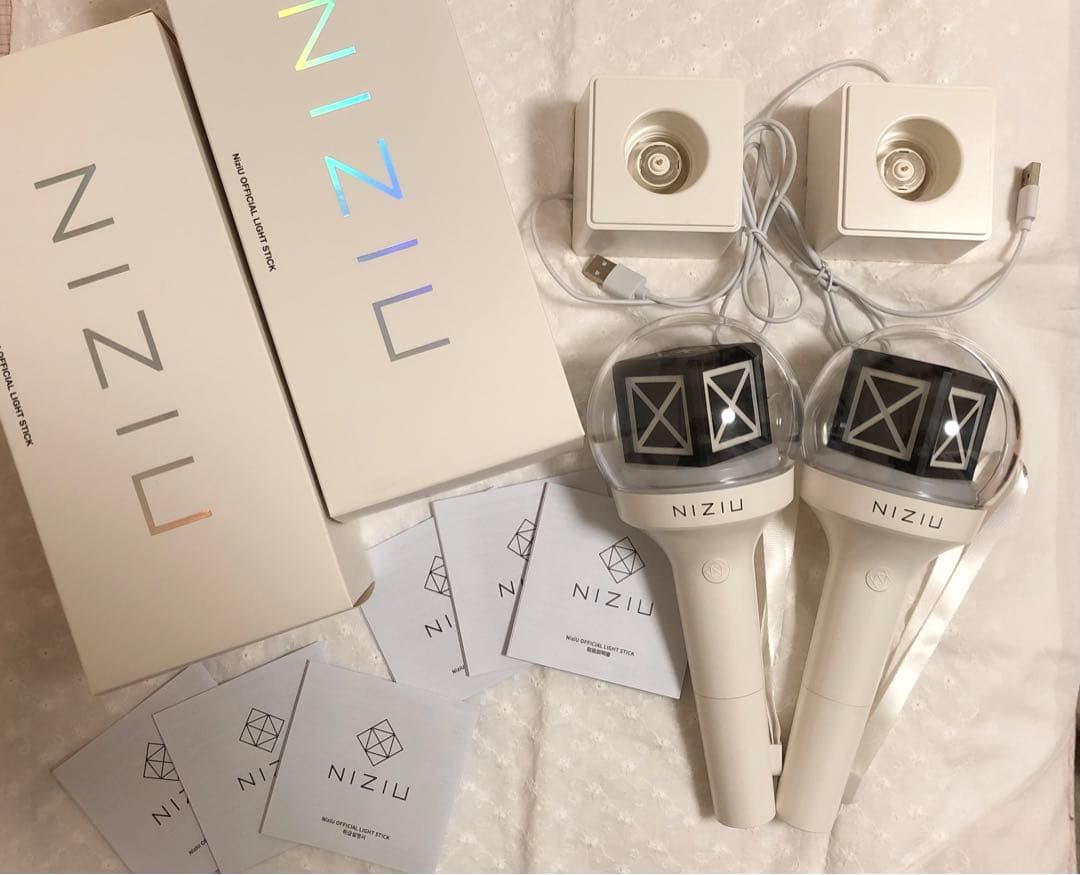 NIZIU ペンライト USBケーブル付 動作確認済み NiziU ペンライト