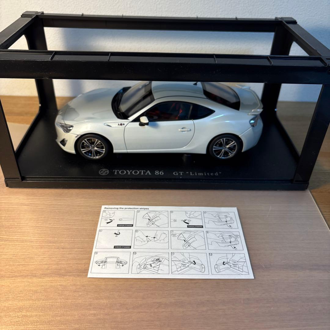オートアート　トヨタ　86 1/18 ミニカー　ホワイト