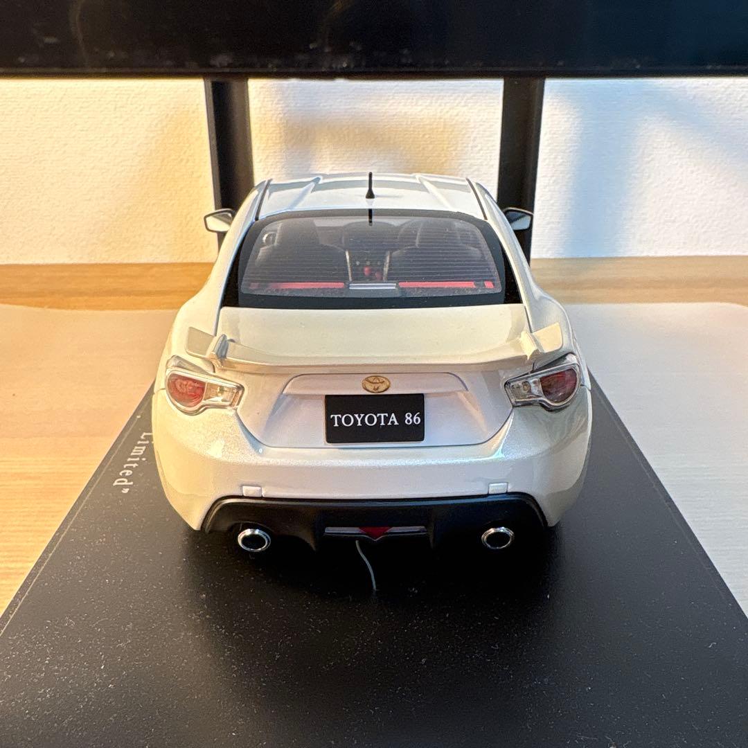 オートアート　トヨタ　86 1/18 ミニカー　ホワイト