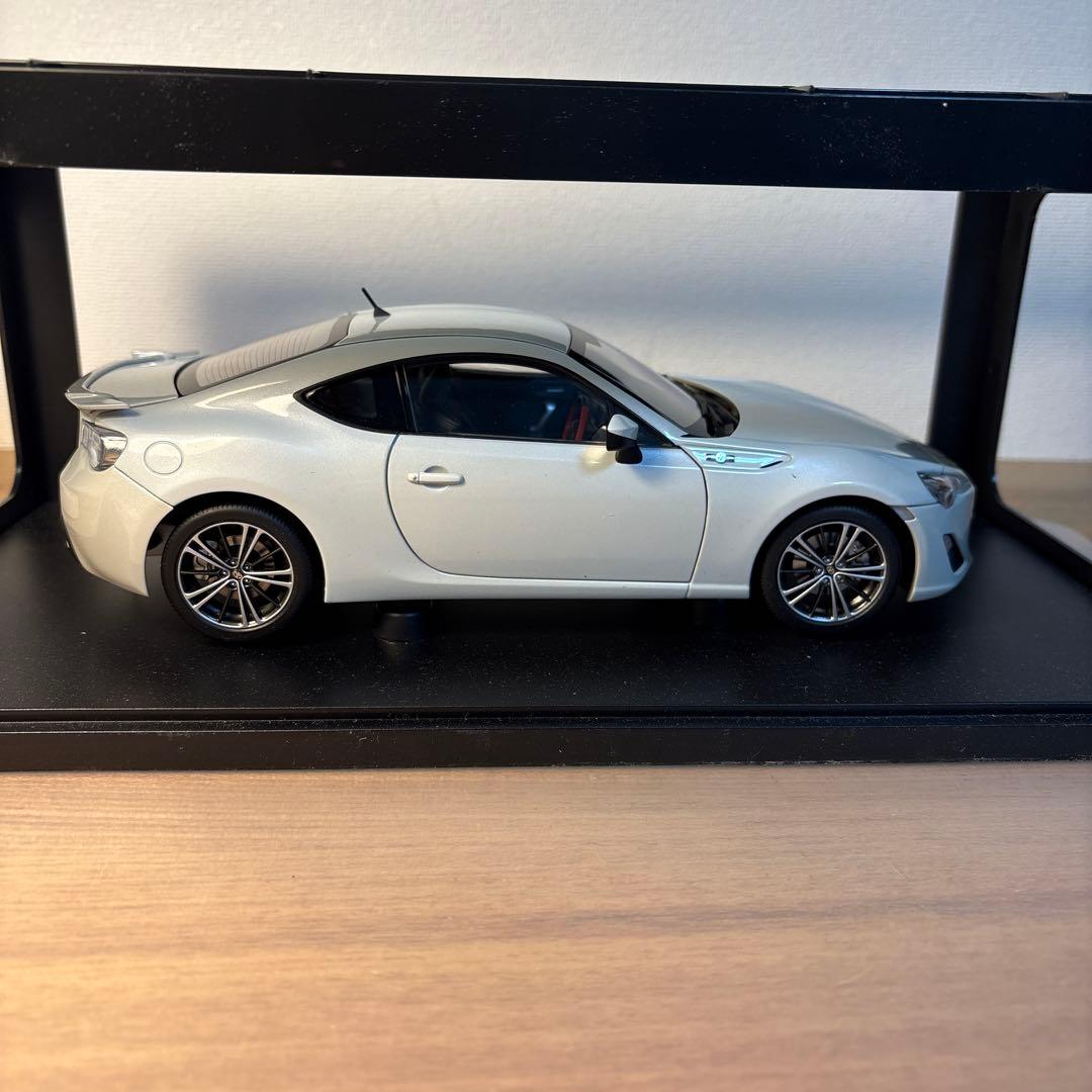 オートアート　トヨタ　86 1/18 ミニカー　ホワイト