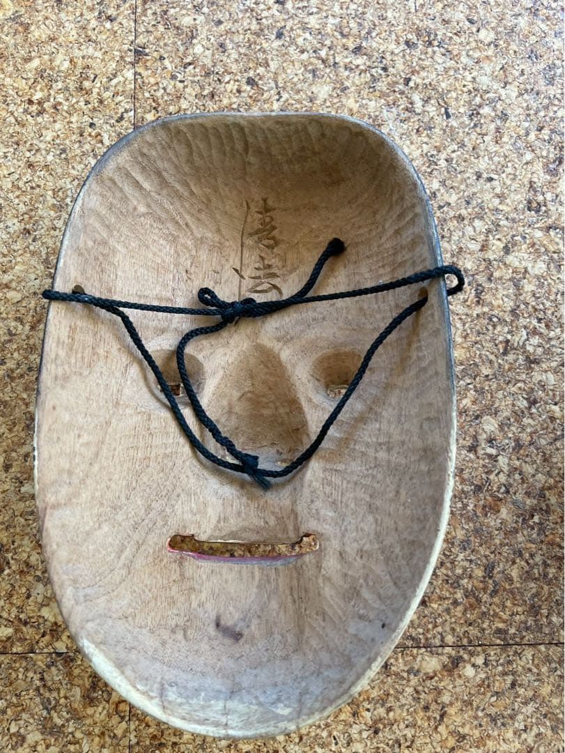 能面 木製 伝統的なデザイン