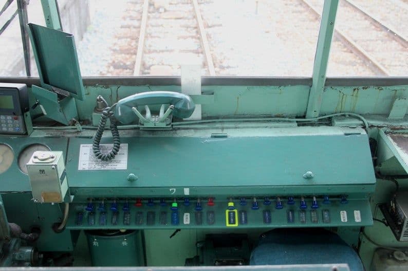 旧国鉄 101系　押しスイッチ 　鉄道部品