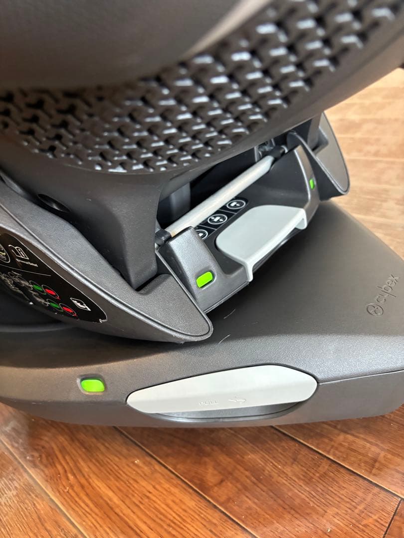 サイベックス　チャイルドシート クラウドGi-Size ブラック、ベース付き