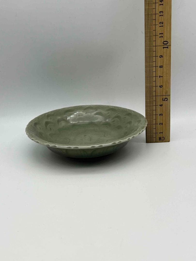 南宋時代～元時代 青磁 龍泉窯刻花祥字牡丹唐草文輪花