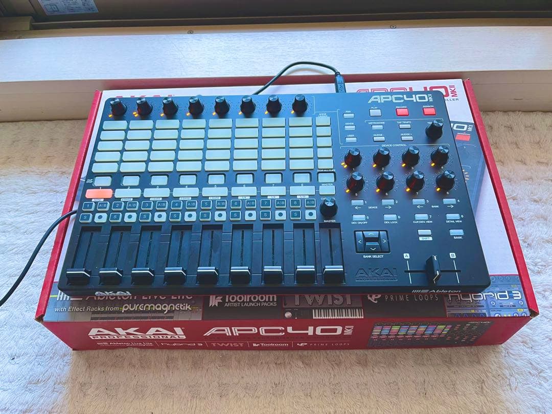 Enhancia」の指輪型ウェアラブルMIDIコントローラーの 輸入販売を開始